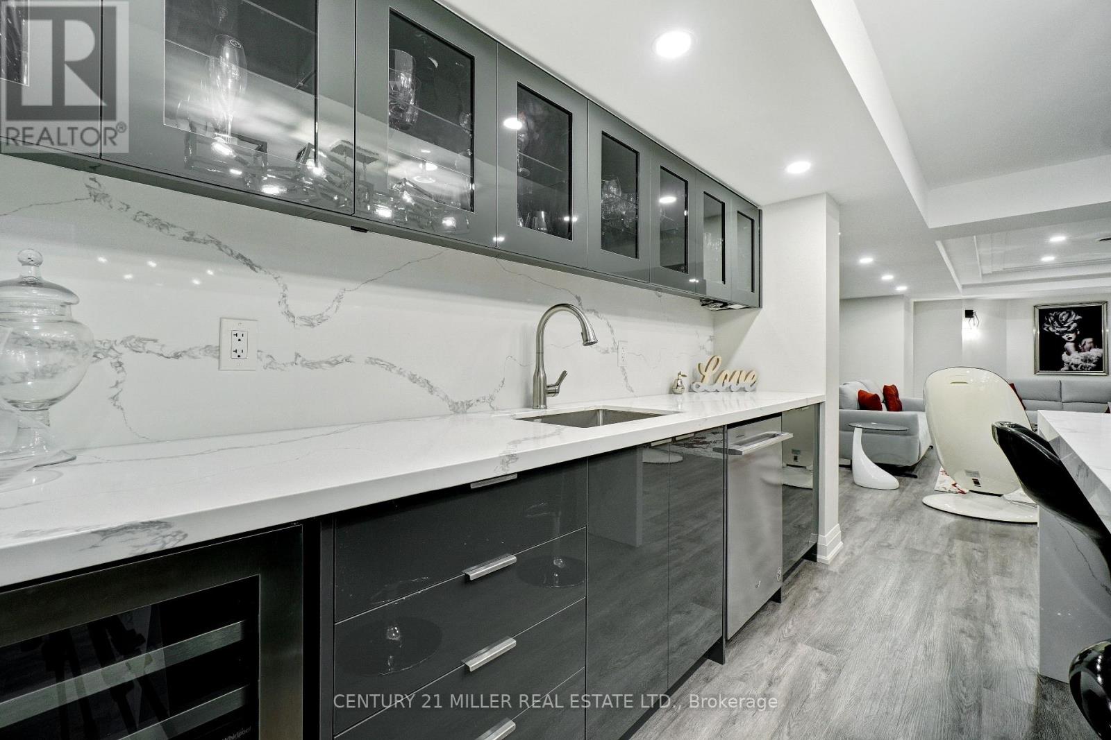 3298 Liptay Avenue, Oakville, Ontario  L6M 0N1 - Photo 33 - W12406248