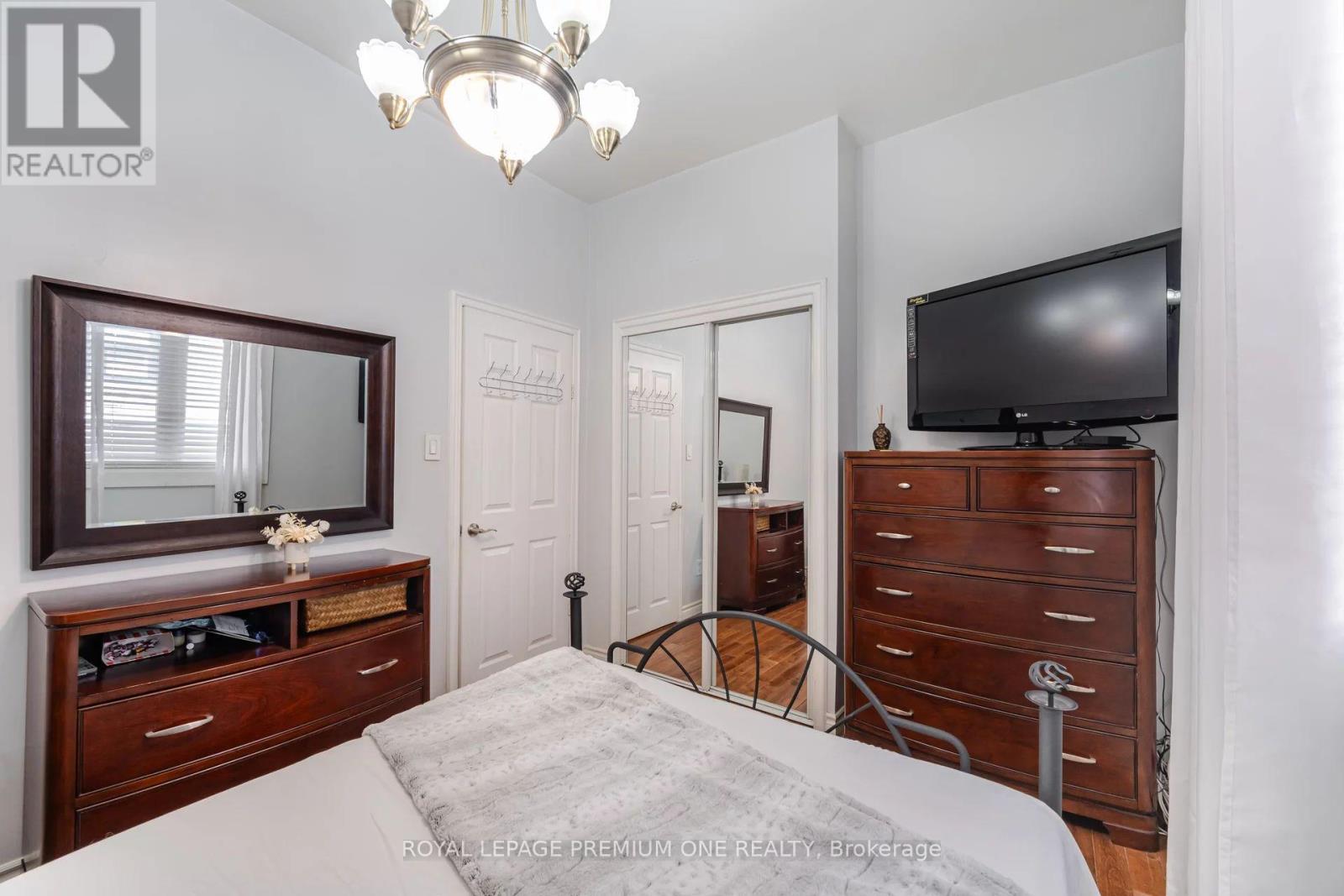 524 Salem Avenue N, Toronto, Ontario  M6H 3E1 - Photo 13 - W12406347