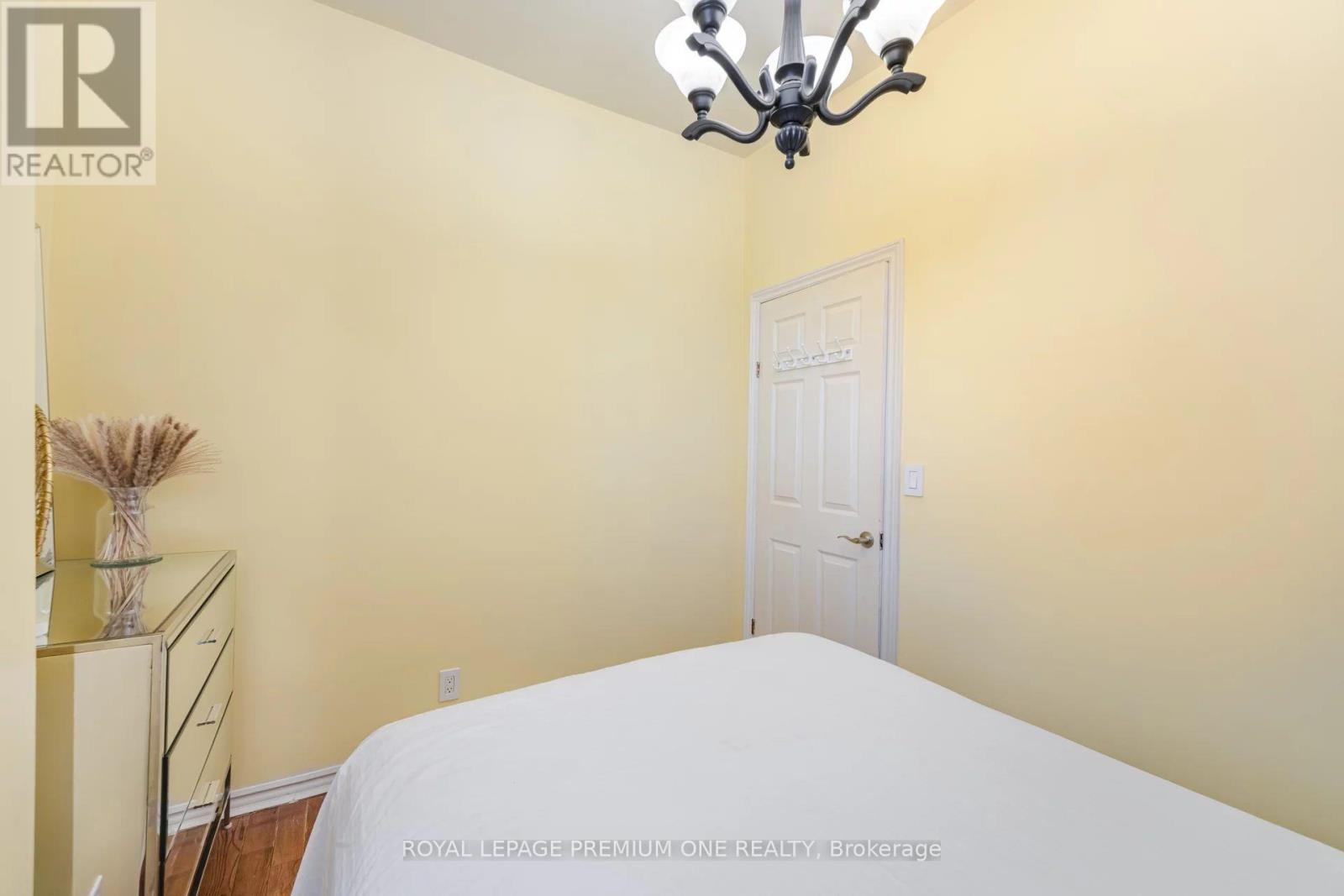 524 Salem Avenue N, Toronto, Ontario  M6H 3E1 - Photo 15 - W12406347
