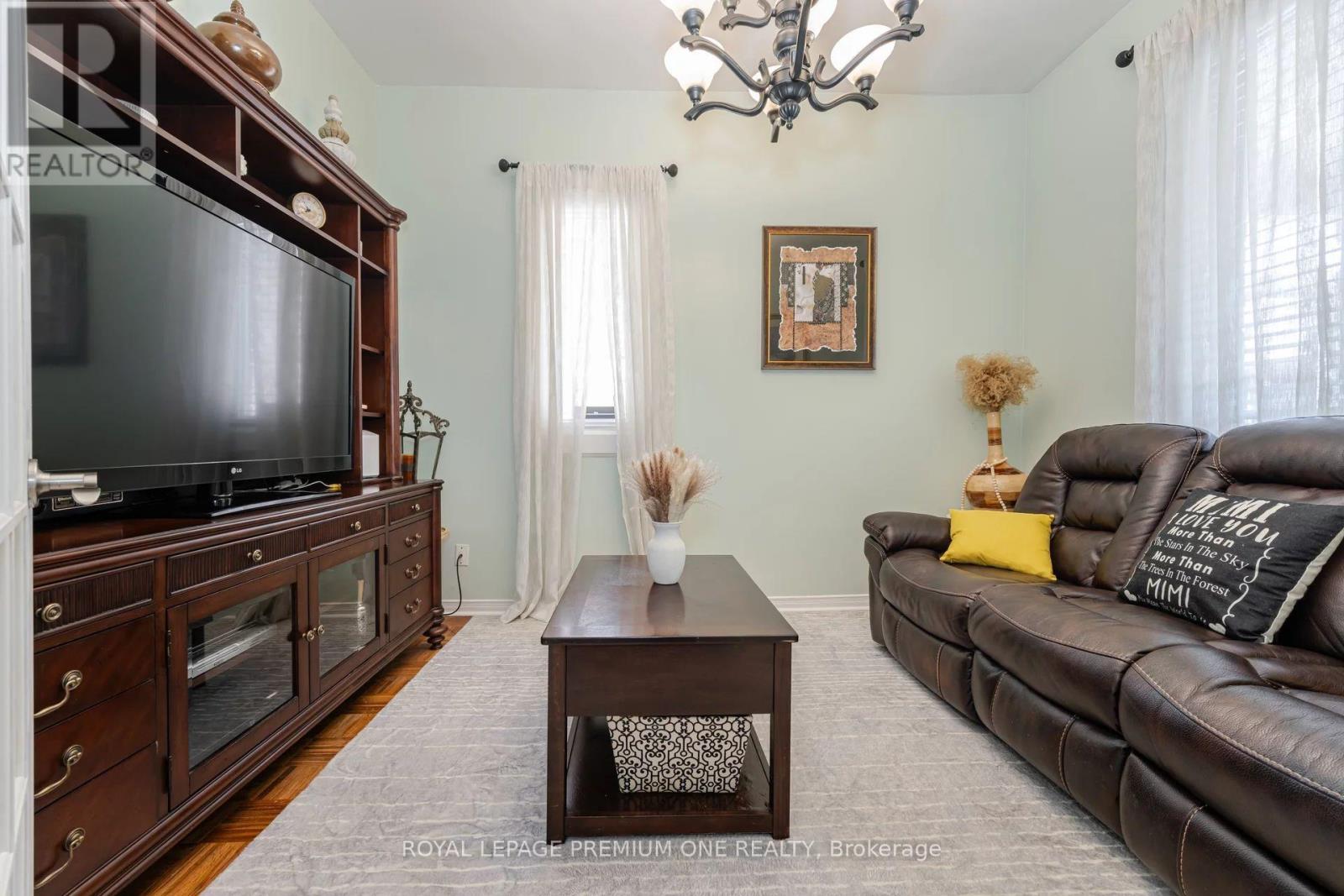 524 Salem Avenue N, Toronto, Ontario  M6H 3E1 - Photo 17 - W12406347