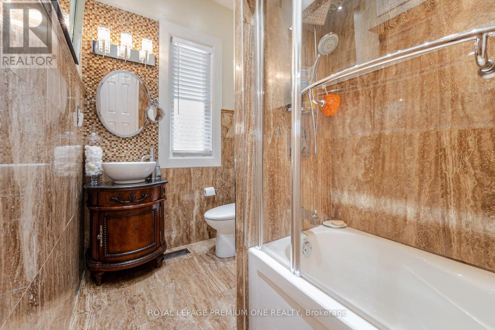 524 Salem Avenue N, Toronto, Ontario  M6H 3E1 - Photo 19 - W12406347