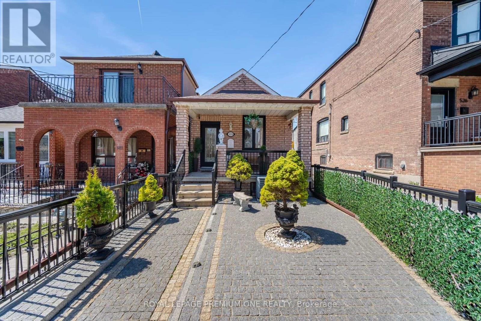 524 Salem Avenue N, Toronto, Ontario  M6H 3E1 - Photo 2 - W12406347