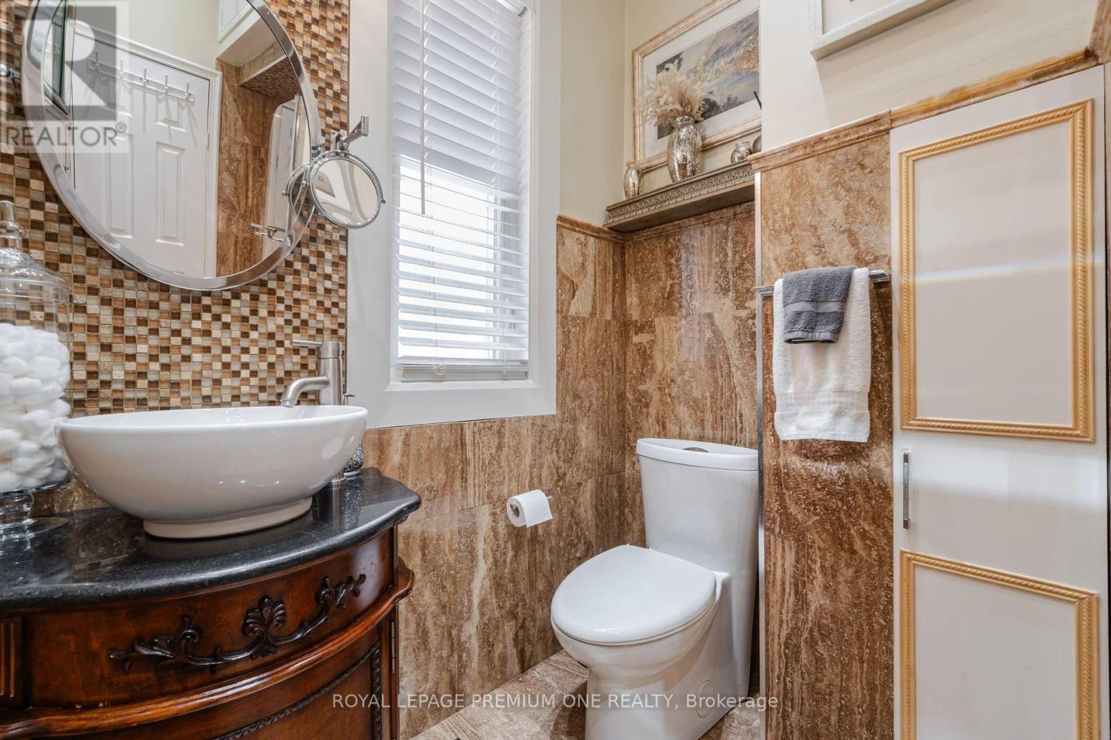 524 Salem Avenue N, Toronto, Ontario  M6H 3E1 - Photo 20 - W12406347
