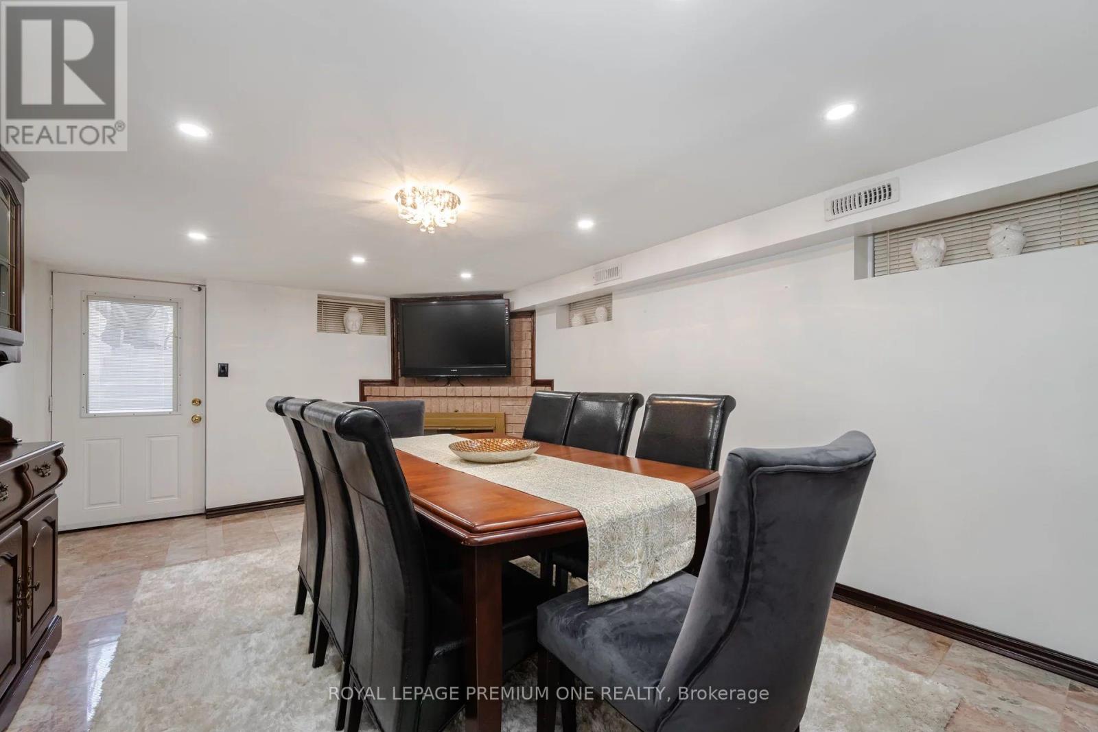 524 Salem Avenue N, Toronto, Ontario  M6H 3E1 - Photo 22 - W12406347