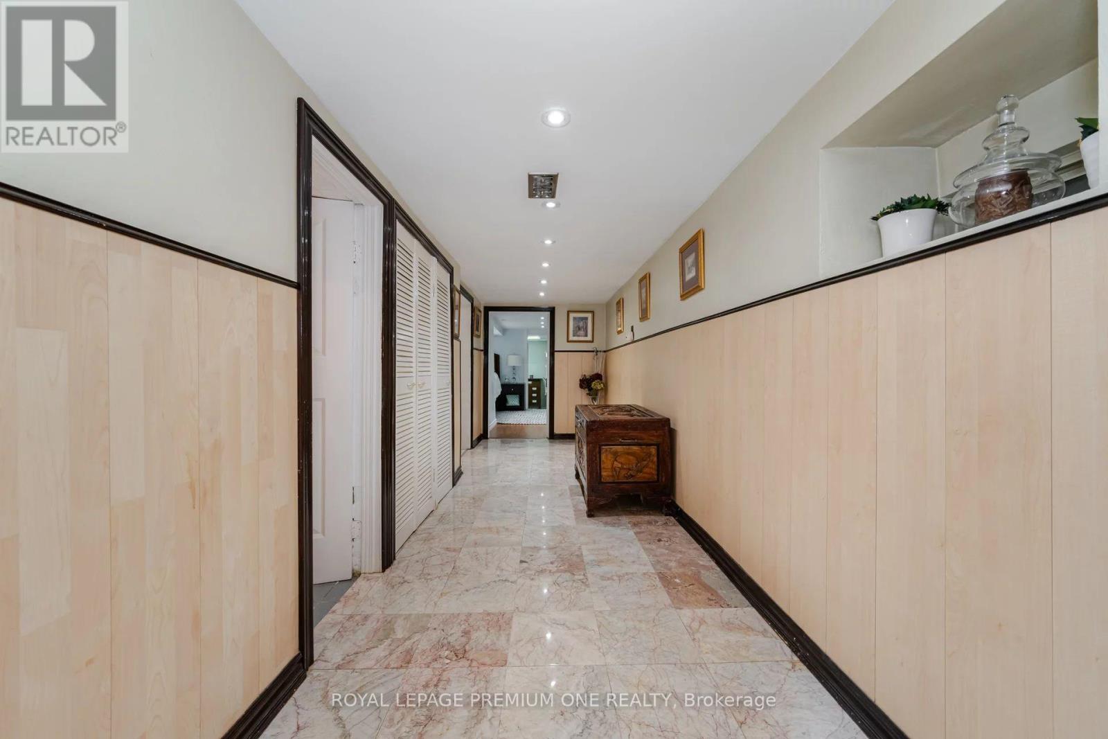 524 Salem Avenue N, Toronto, Ontario  M6H 3E1 - Photo 25 - W12406347