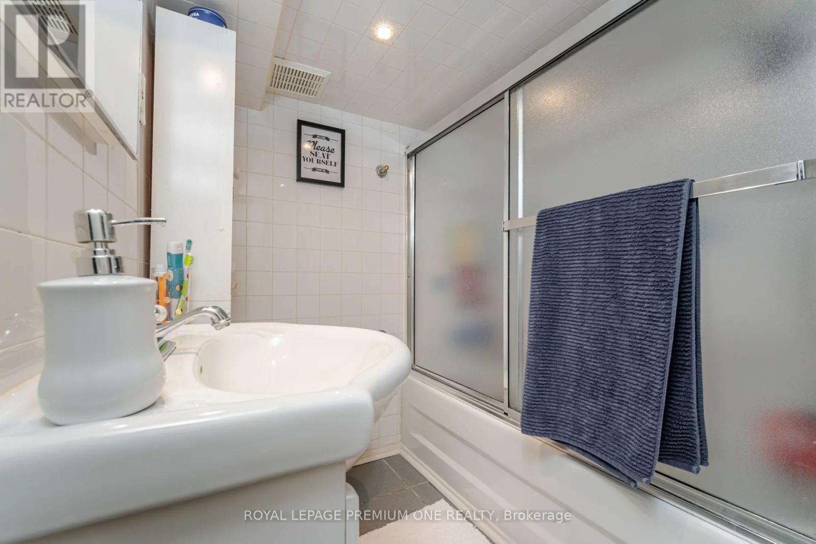 524 Salem Avenue N, Toronto, Ontario  M6H 3E1 - Photo 26 - W12406347