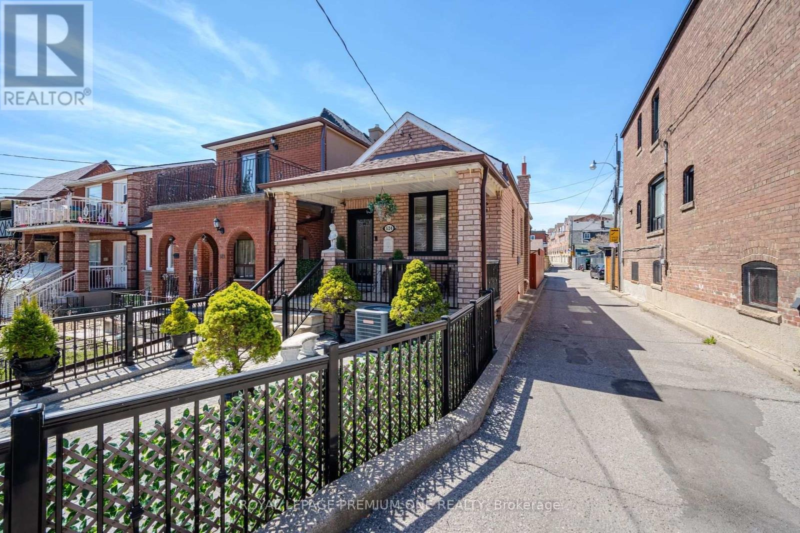 524 Salem Avenue N, Toronto, Ontario  M6H 3E1 - Photo 3 - W12406347