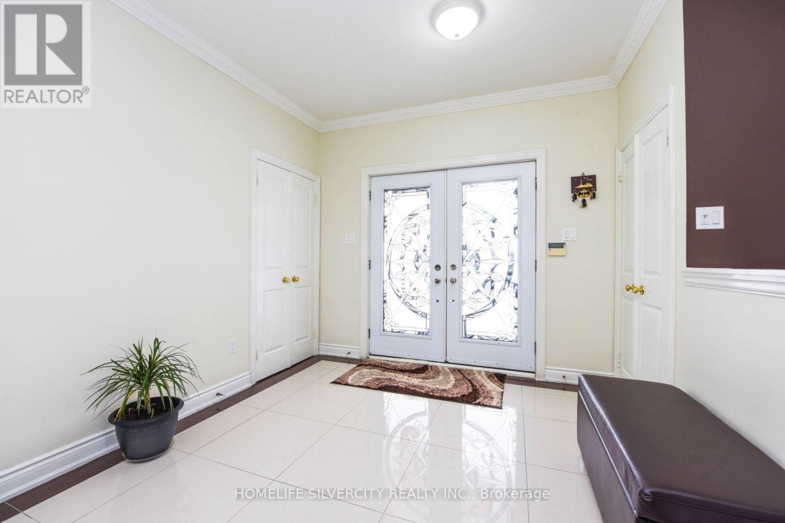 14707 Dixie Road, Caledon, Ontario  L7C 2M9 - Photo 2 - W12406362