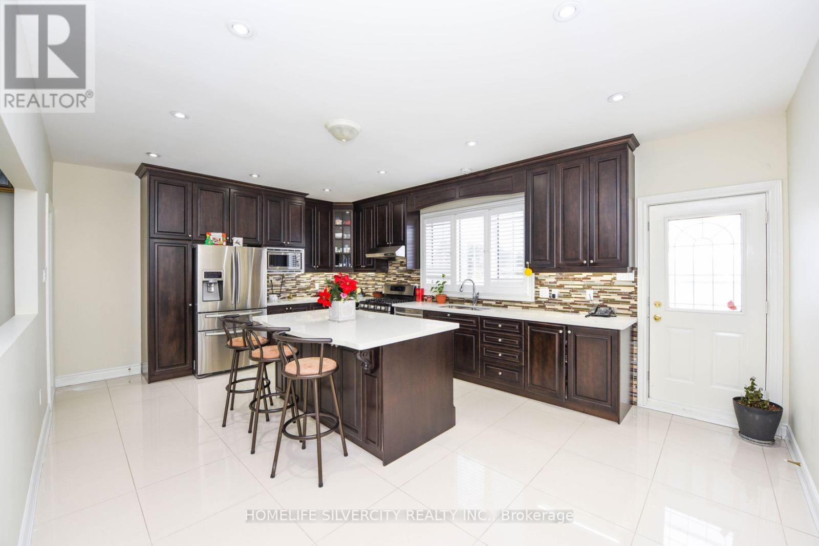 14707 Dixie Road, Caledon, Ontario  L7C 2M9 - Photo 6 - W12406362