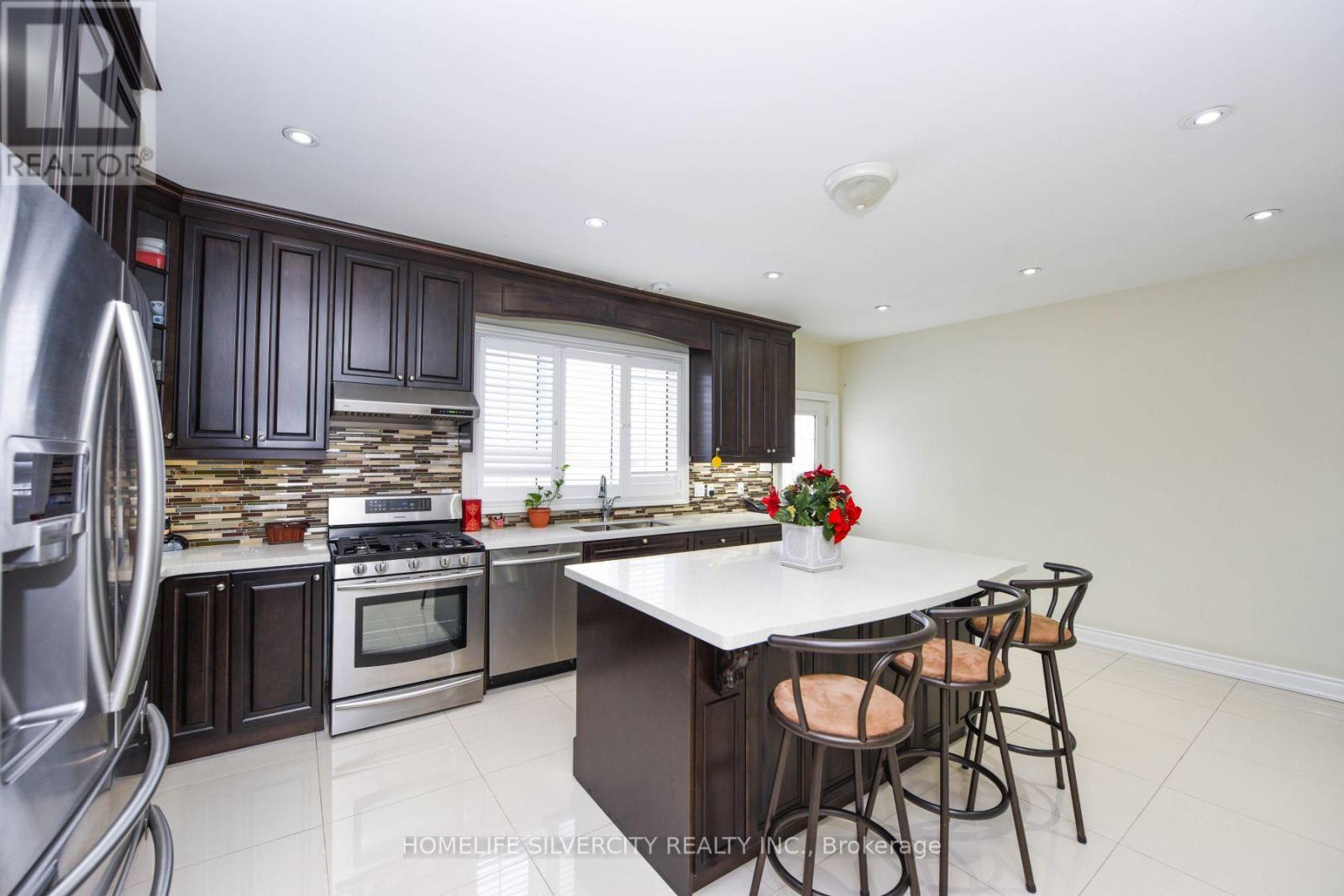 14707 Dixie Road, Caledon, Ontario  L7C 2M9 - Photo 7 - W12406362