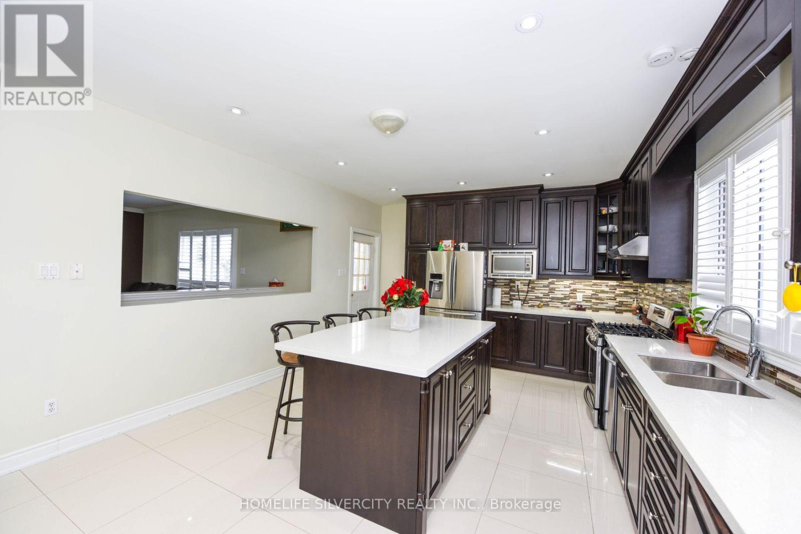14707 Dixie Road, Caledon, Ontario  L7C 2M9 - Photo 9 - W12406362