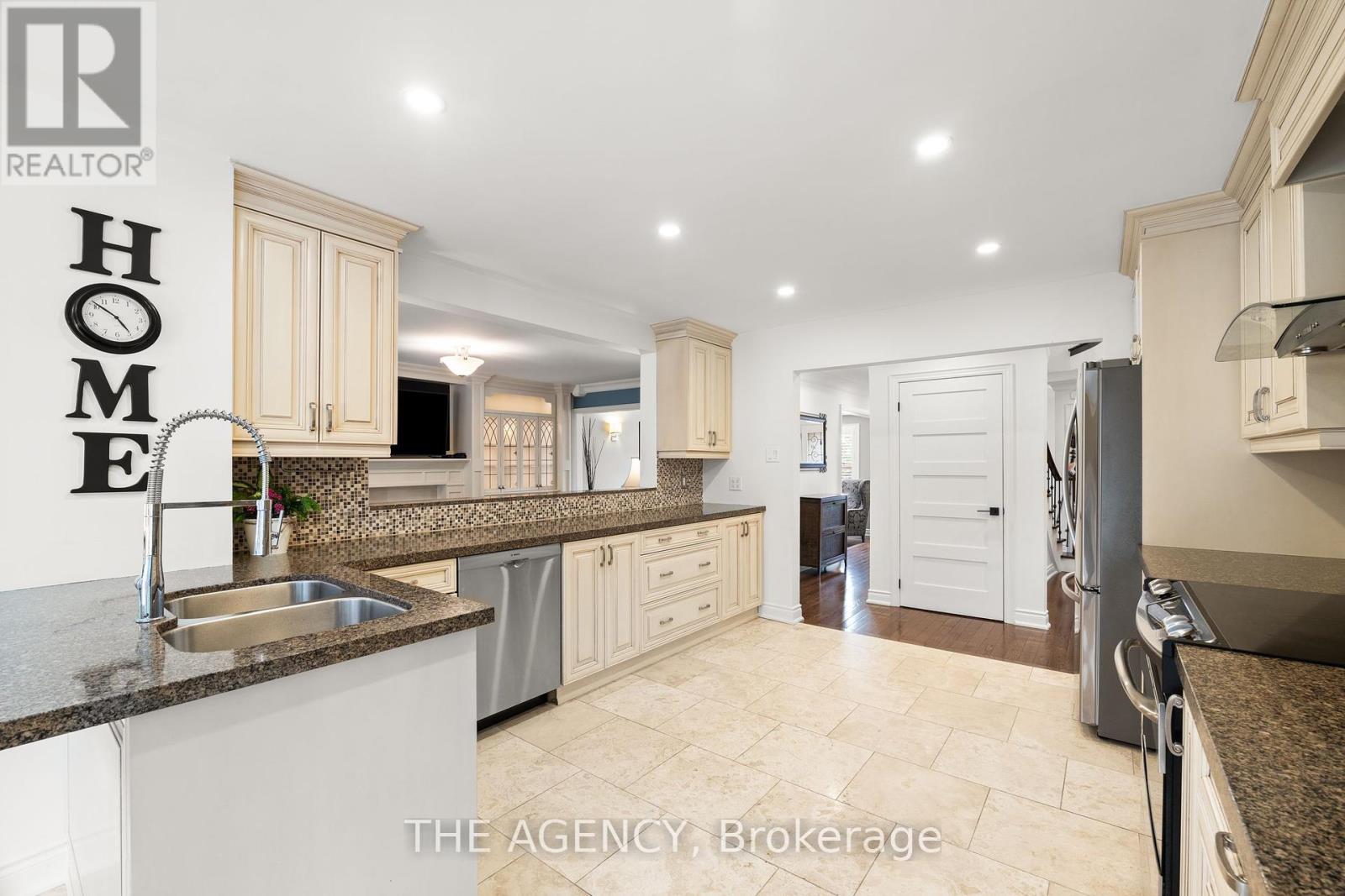7 Stonegate Drive, Brampton, Ontario  L6Z 3L7 - Photo 13 - W12406369