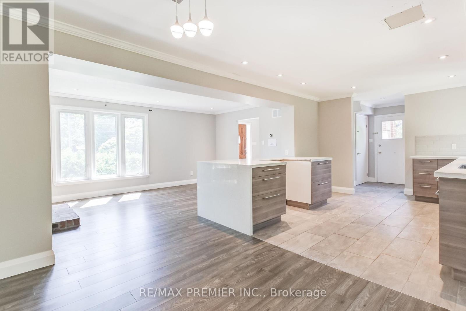 2395 Benedet Drive, Mississauga (Clarkson), Ontario  L5J 4H5 - Photo 13 - W12406411