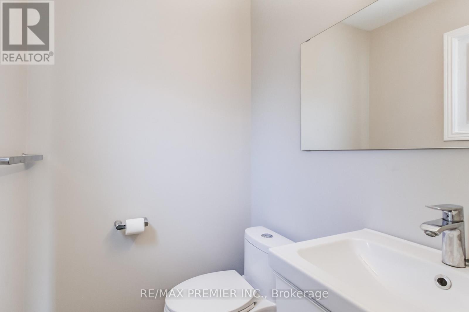 2395 Benedet Drive, Mississauga (Clarkson), Ontario  L5J 4H5 - Photo 14 - W12406411