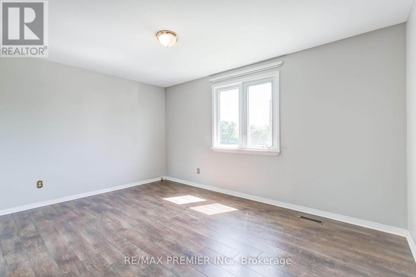 2395 Benedet Drive, Mississauga (Clarkson), Ontario  L5J 4H5 - Photo 19 - W12406411