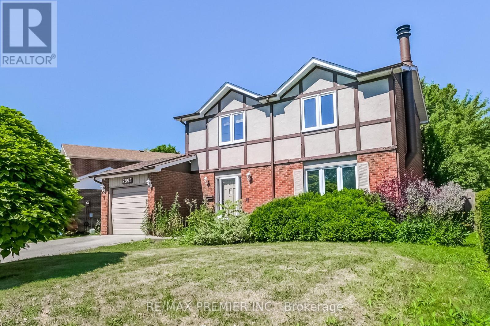 2395 Benedet Drive, Mississauga (Clarkson), Ontario  L5J 4H5 - Photo 2 - W12406411
