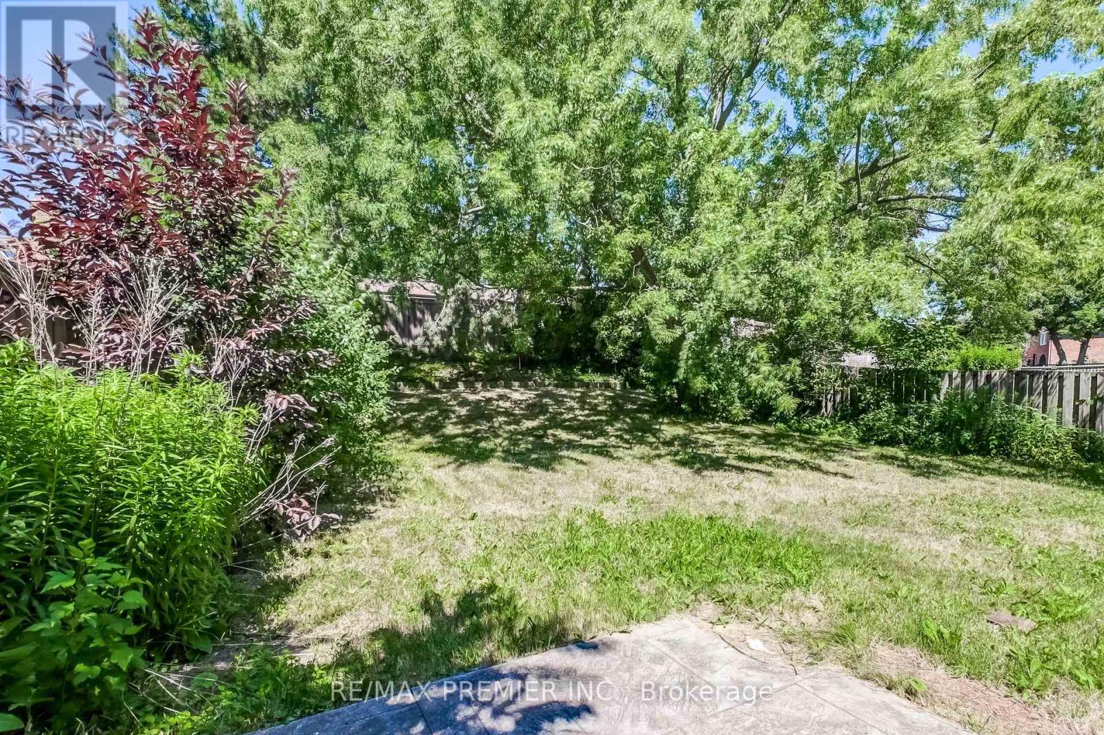 2395 Benedet Drive, Mississauga (Clarkson), Ontario  L5J 4H5 - Photo 24 - W12406411