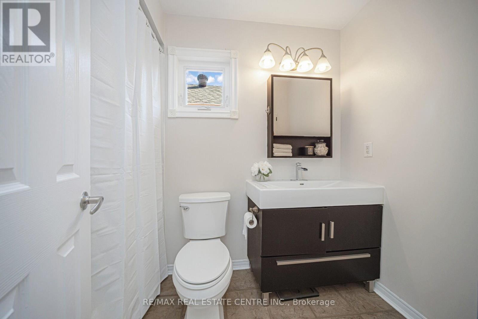 19 Silkwood Crescent, Brampton, Ontario  L6X 4L1 - Photo 22 - W12406450