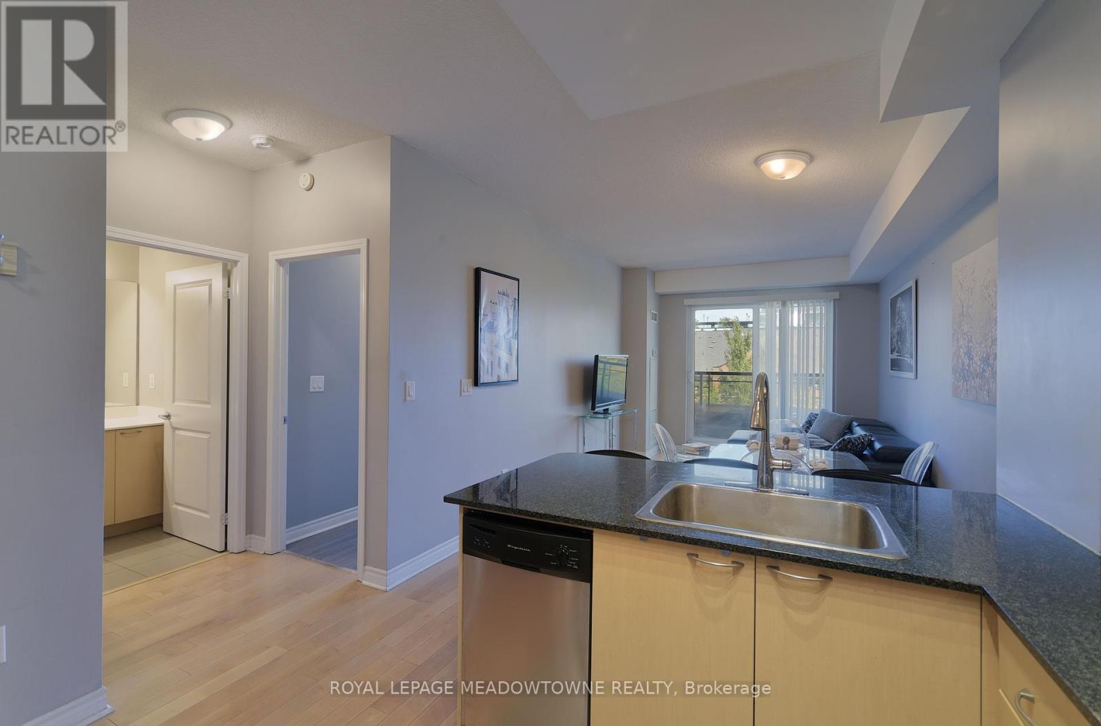 307 - 385 Prince Of Wales Drive, Mississauga (City Centre), Ontario  L5B 0C6 - Photo 11 - W12406458