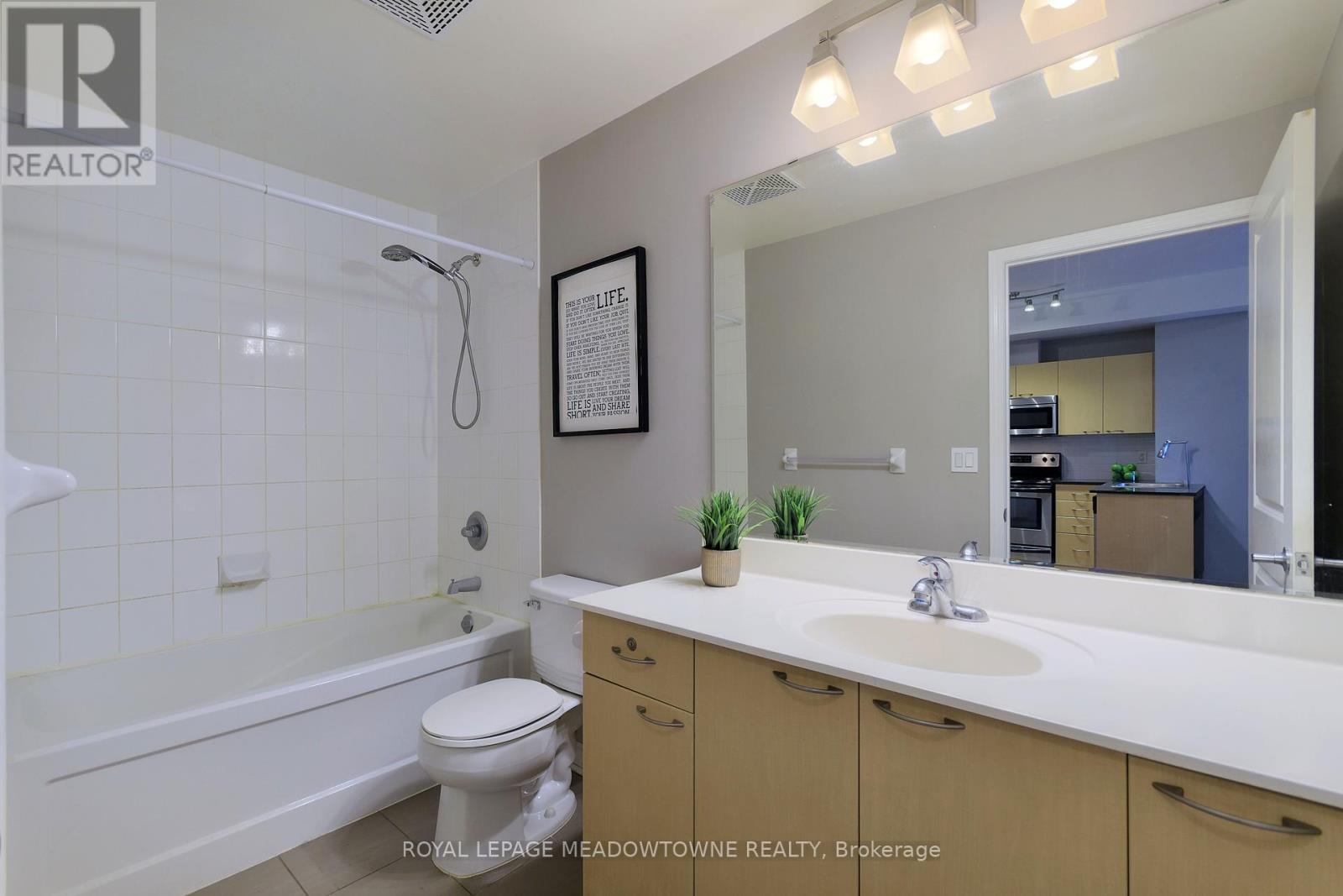 307 - 385 Prince Of Wales Drive, Mississauga (City Centre), Ontario  L5B 0C6 - Photo 17 - W12406458