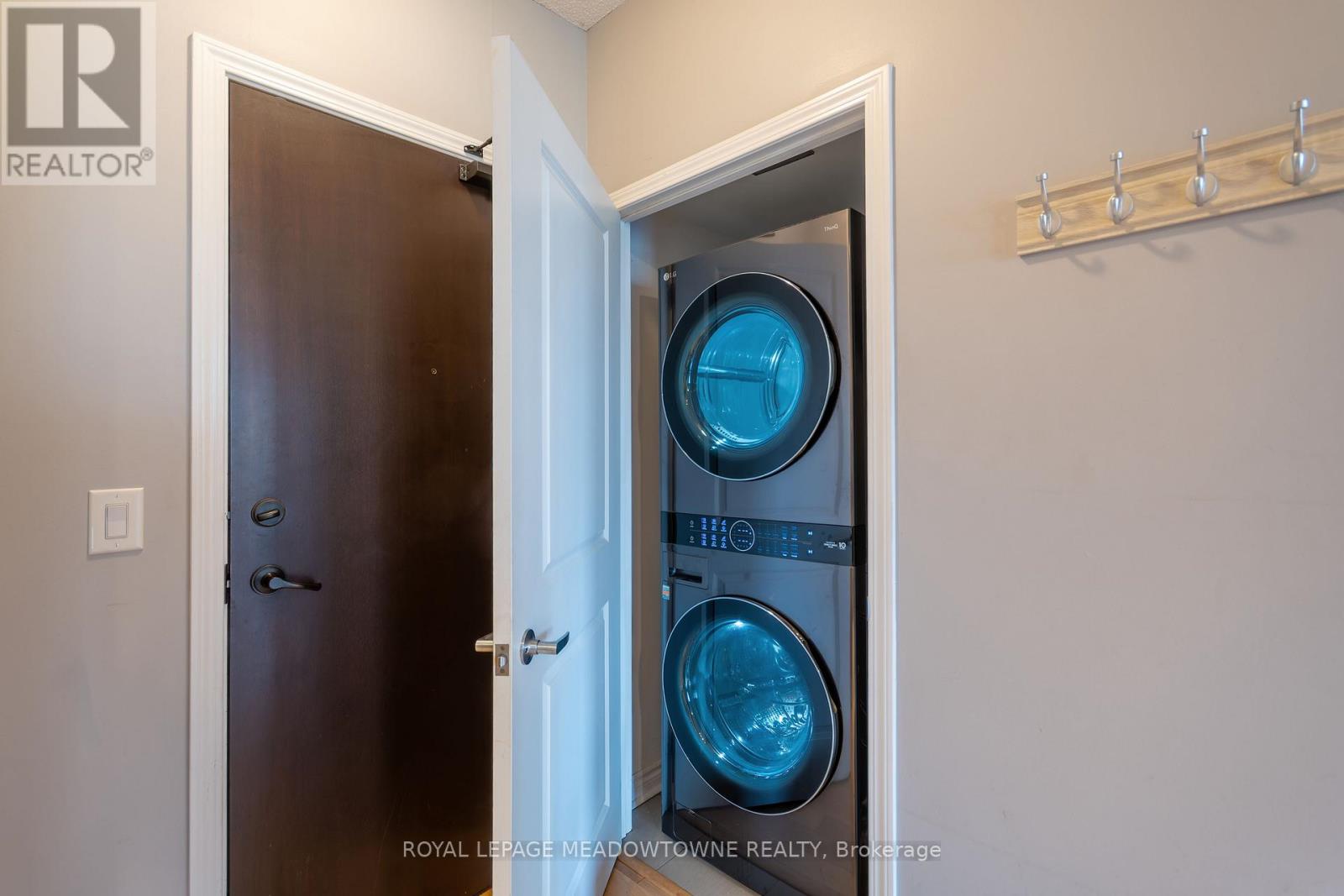 307 - 385 Prince Of Wales Drive, Mississauga (City Centre), Ontario  L5B 0C6 - Photo 18 - W12406458