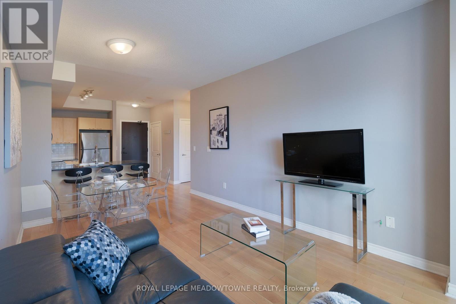 307 - 385 Prince Of Wales Drive, Mississauga (City Centre), Ontario  L5B 0C6 - Photo 6 - W12406458