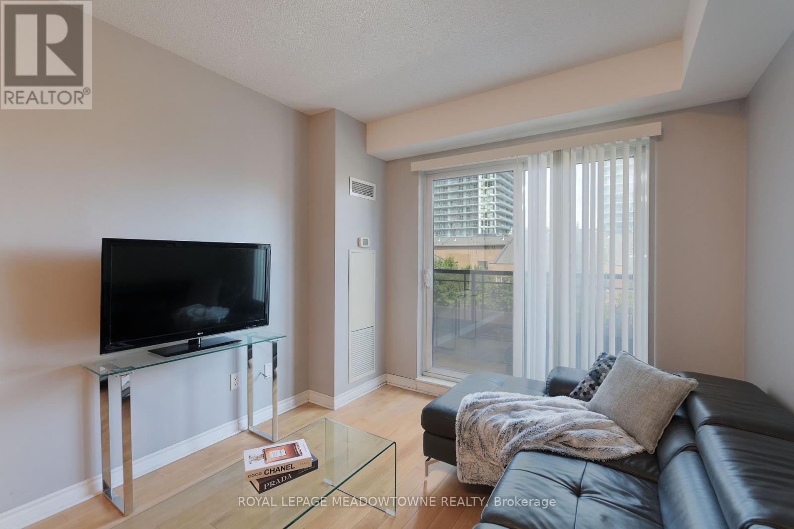 307 - 385 Prince Of Wales Drive, Mississauga (City Centre), Ontario  L5B 0C6 - Photo 7 - W12406458