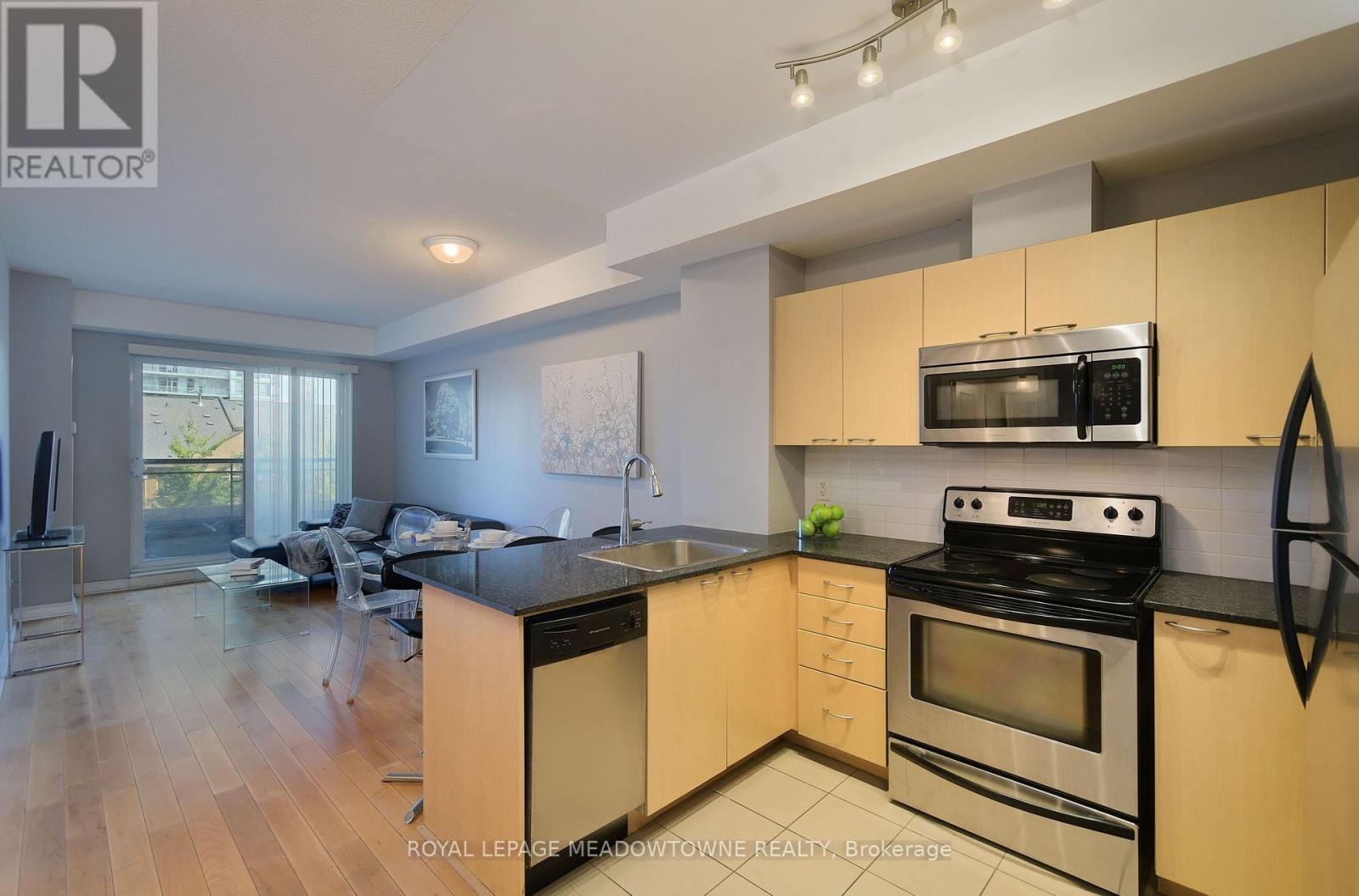 307 - 385 Prince Of Wales Drive, Mississauga (City Centre), Ontario  L5B 0C6 - Photo 9 - W12406458