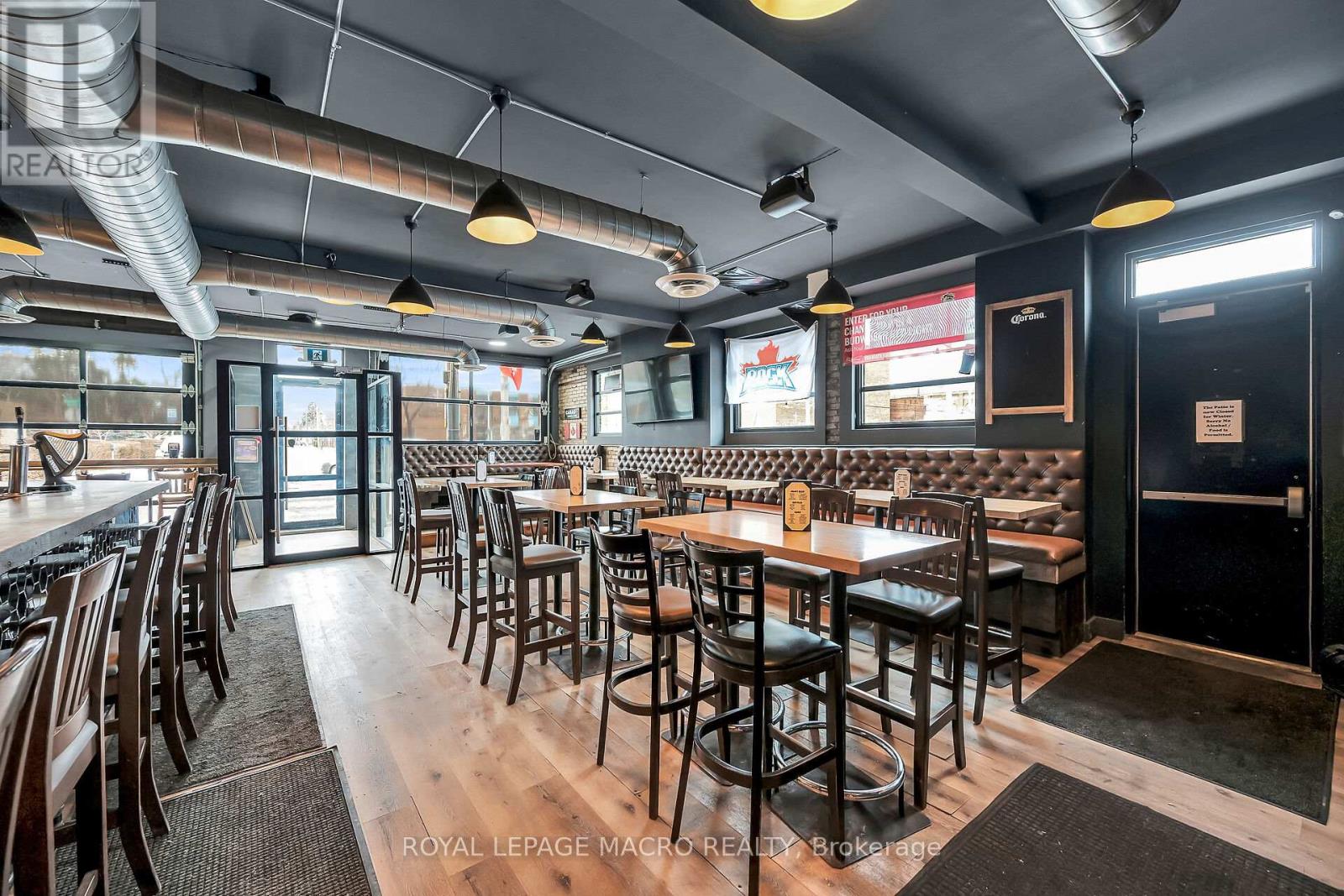 737 Barton Street E, Hamilton (Stipley), Ontario  L8L 3A9 - Photo 3 - X12406255