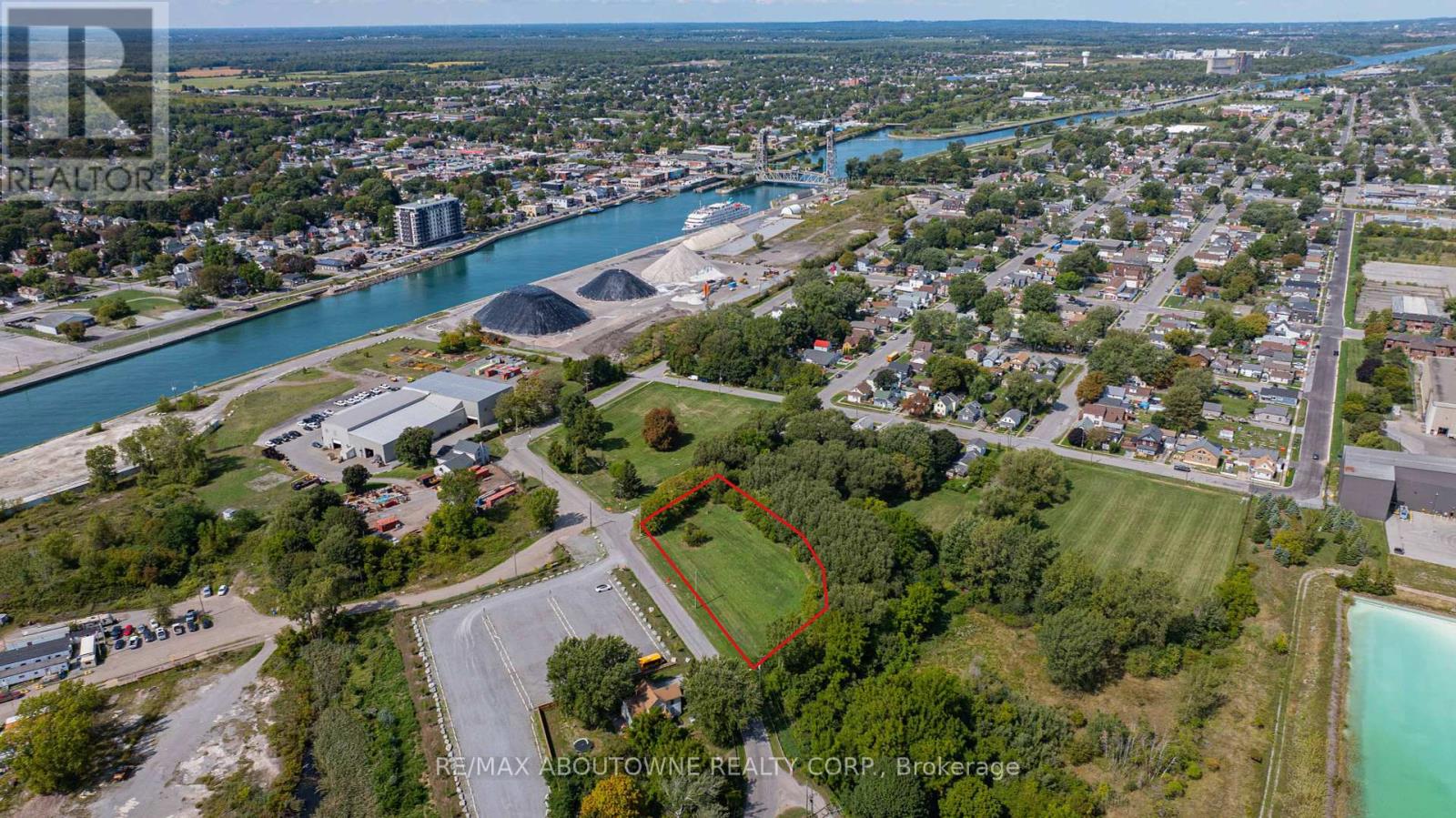 55 Fares Street, Port Colborne (East Village), Ontario  L3K 1A2 - Photo 5 - X12406313