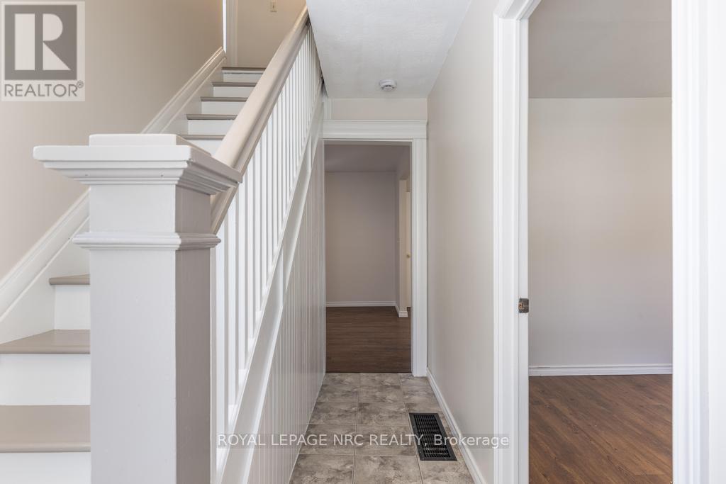 30 Walnut Street, St. Catharines, Ontario  L2T 1H5 - Photo 4 - X12406392