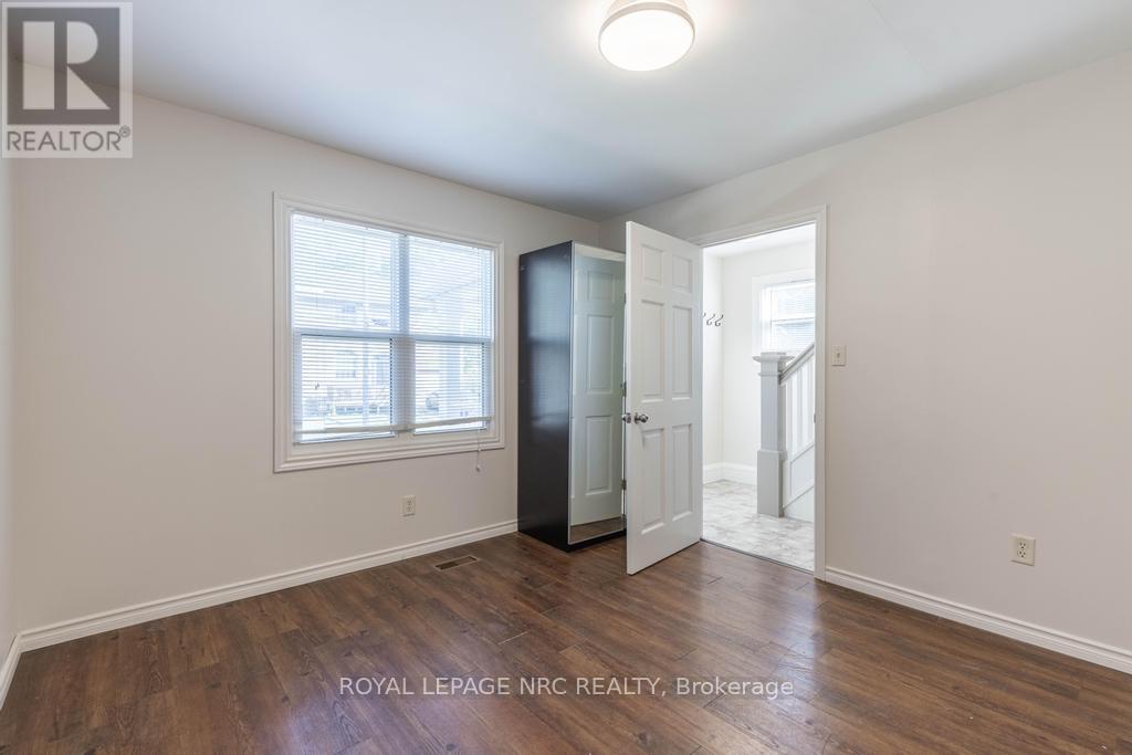 30 Walnut Street, St. Catharines, Ontario  L2T 1H5 - Photo 5 - X12406392