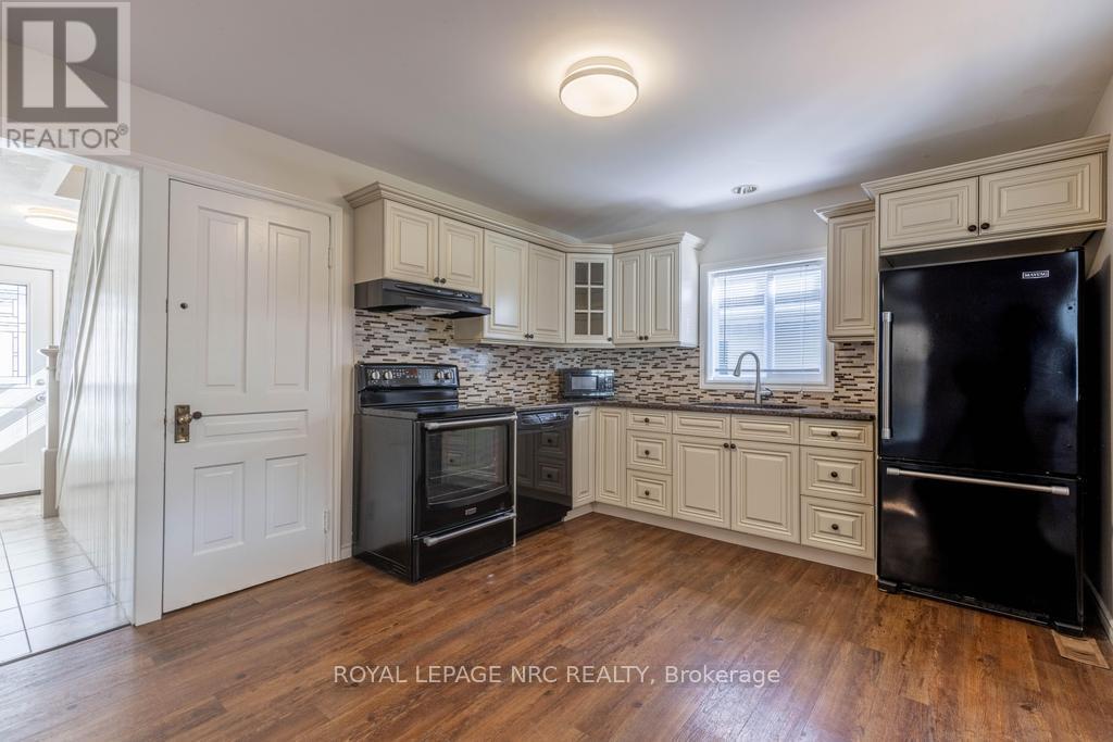 30 Walnut Street, St. Catharines, Ontario  L2T 1H5 - Photo 7 - X12406392