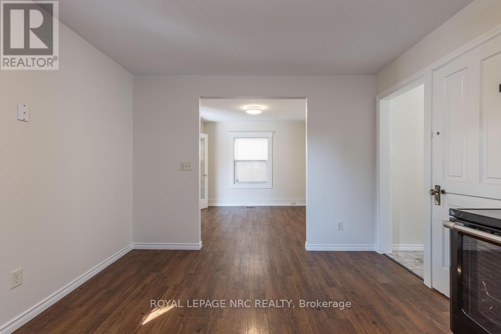 30 Walnut Street, St. Catharines, Ontario  L2T 1H5 - Photo 8 - X12406392