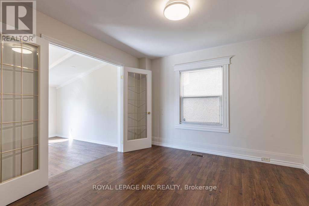 30 Walnut Street, St. Catharines, Ontario  L2T 1H5 - Photo 9 - X12406392