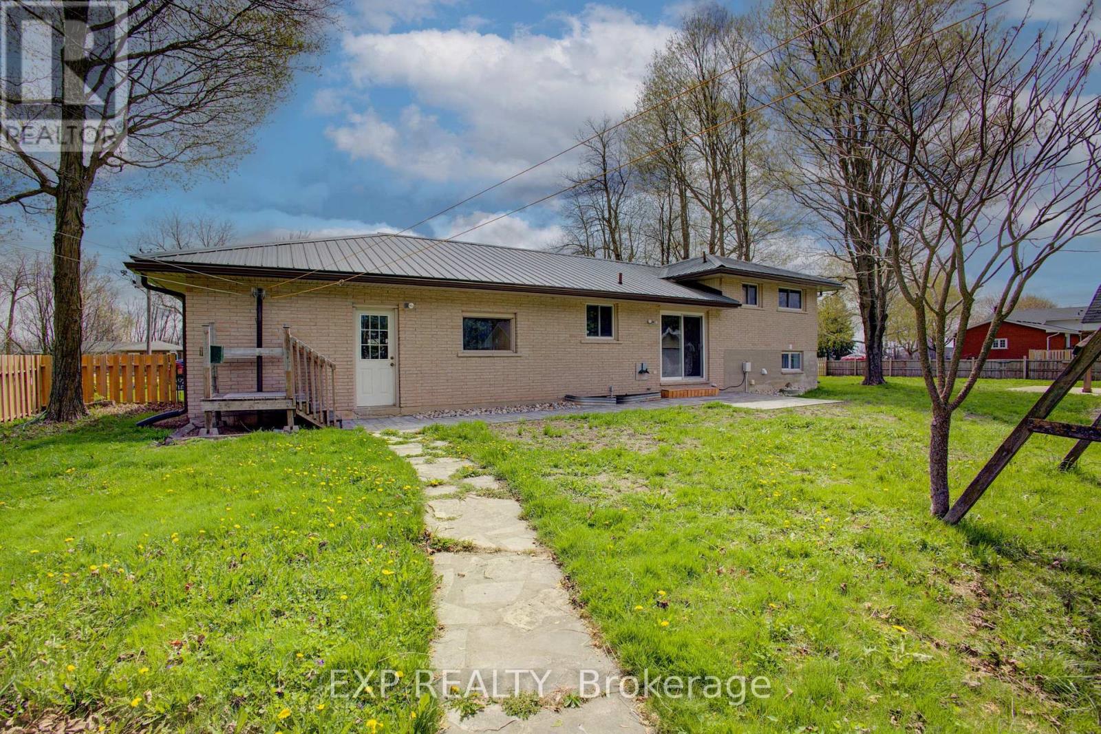 109 Mcgivern Street, Mapleton, Ontario  N0G 2K0 - Photo 23 - X12406428
