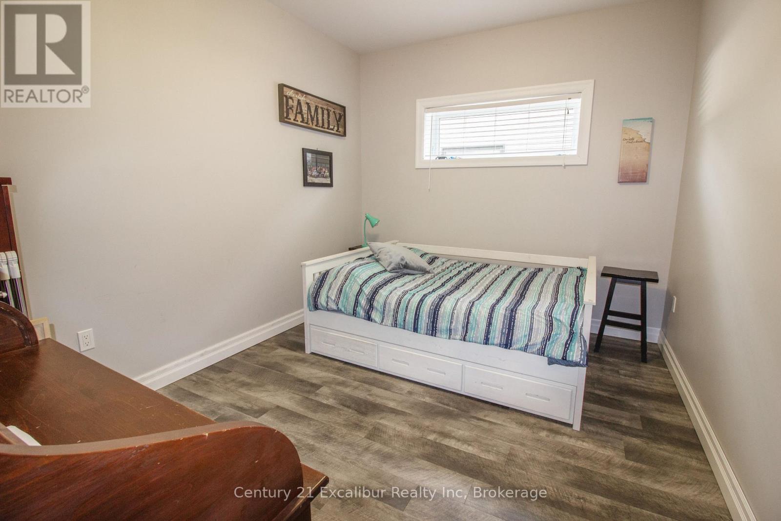 566 St. Patrick Street E, Centre Wellington, Ontario  N1M 1N2 - Photo 16 - X12282986