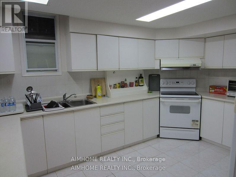 33 Townley Avenue, Markham, Ontario  L3S 3S3 - Photo 6 - N12385819