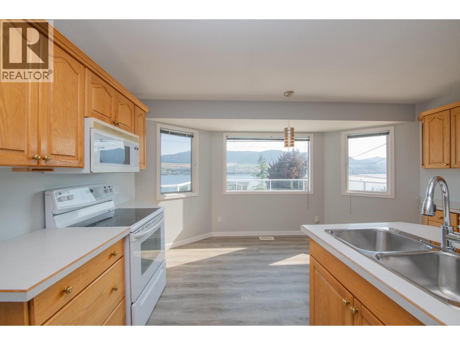 7421 Tronson Road, Vernon, British Columbia  V1H 1S4 - Photo 12 - 10362885