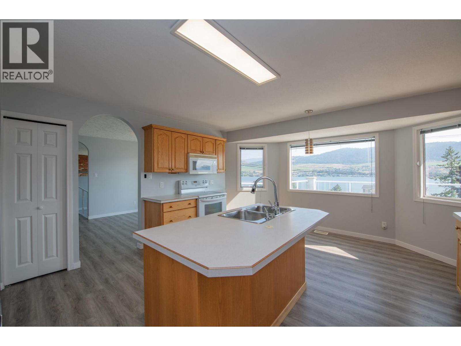 7421 Tronson Road, Vernon, British Columbia  V1H 1S4 - Photo 16 - 10362885