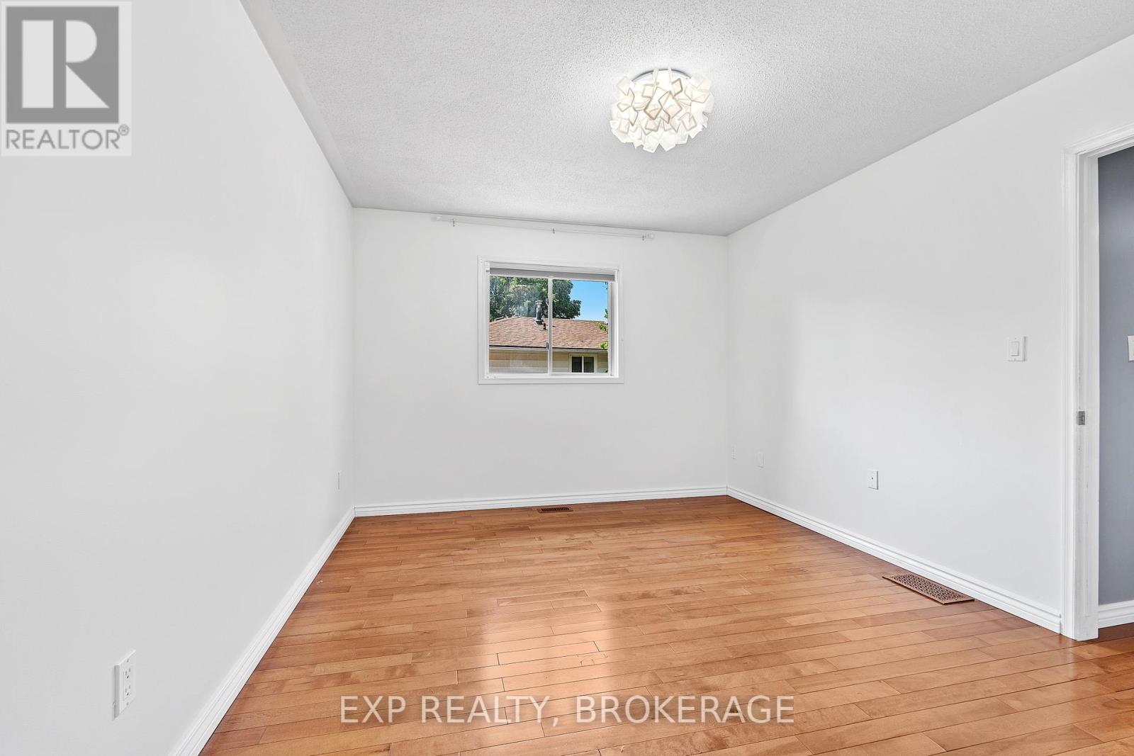 926 Cresthill Street, Kingston, Ontario  K7P 1H7 - Photo 17 - X12406571