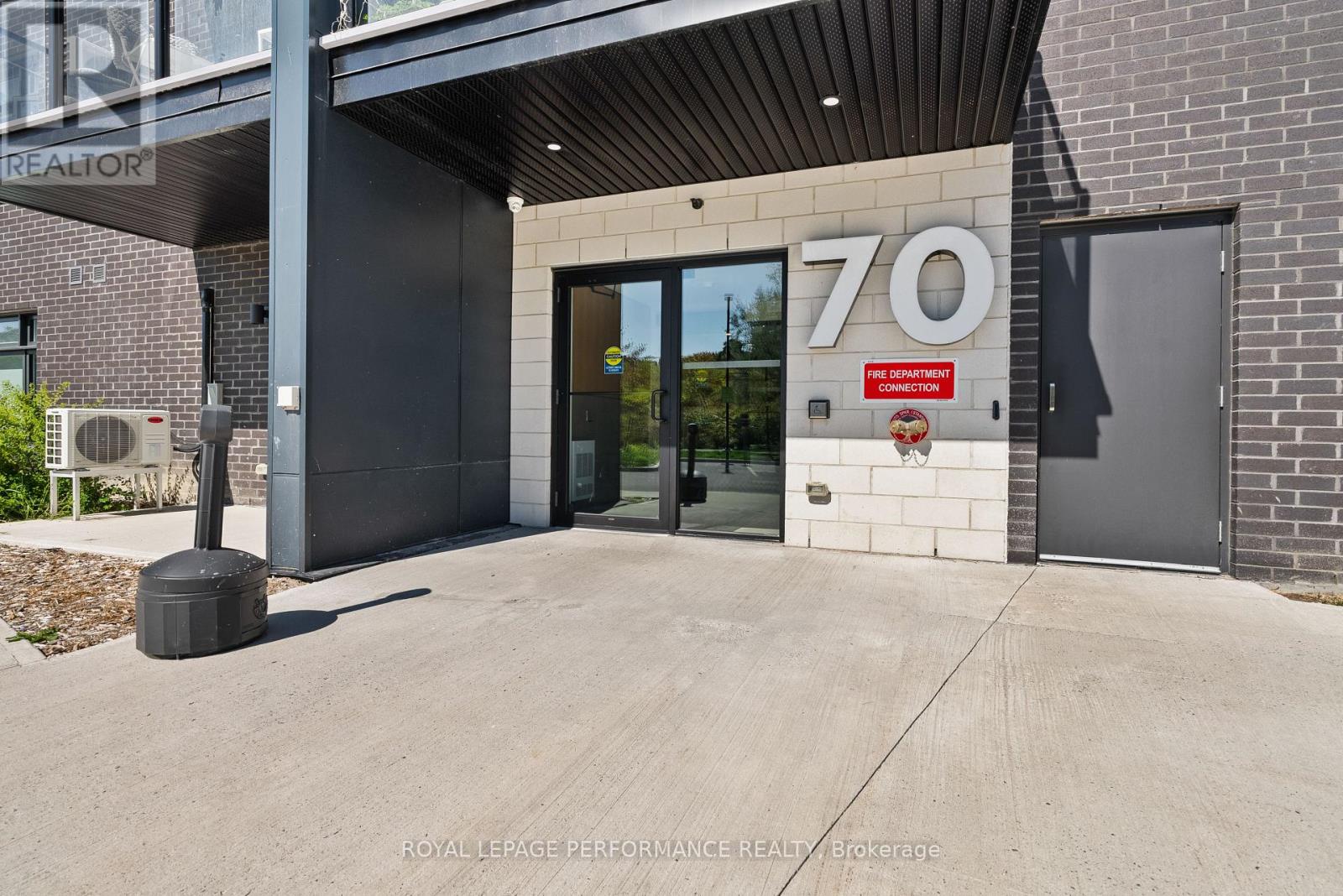 101 - 70 Vieux-Silo Street, Ottawa, Ontario  K1E 0B8 - Photo 2 - X12406597