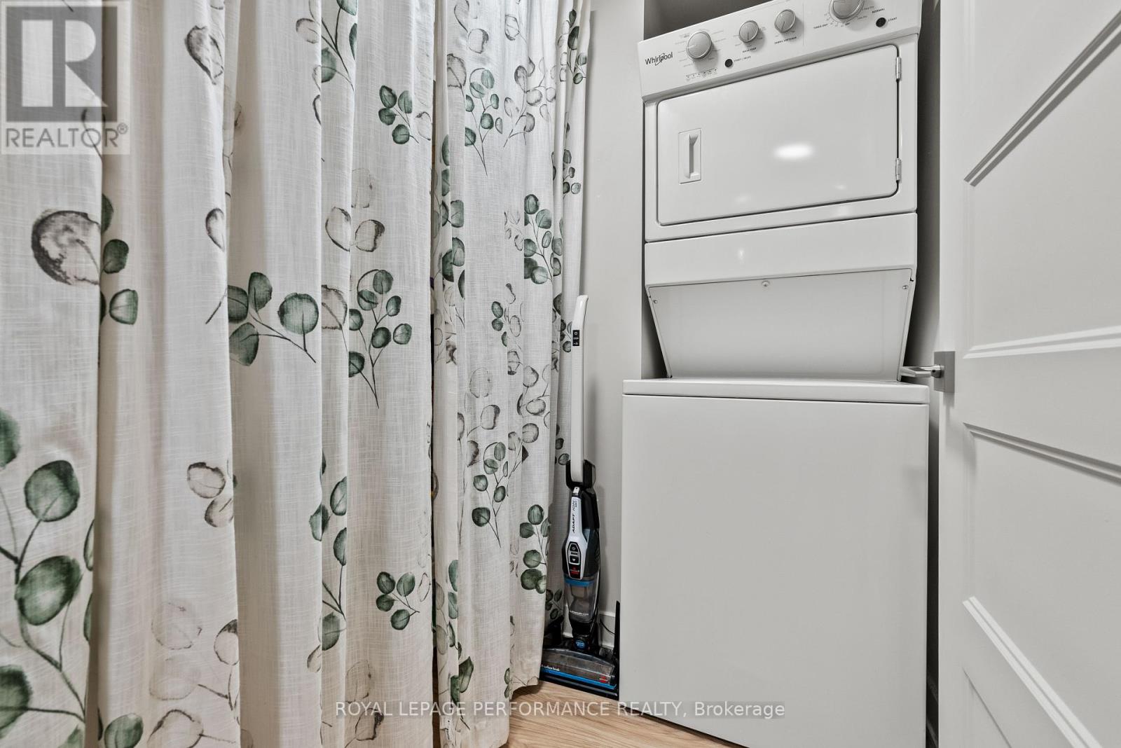 101 - 70 Vieux-Silo Street, Ottawa, Ontario  K1E 0B8 - Photo 5 - X12406597