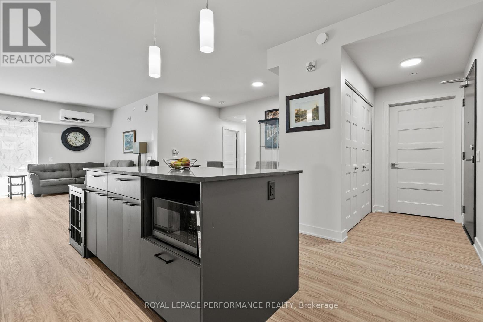 101 - 70 Vieux-Silo Street, Ottawa, Ontario  K1E 0B8 - Photo 6 - X12406597