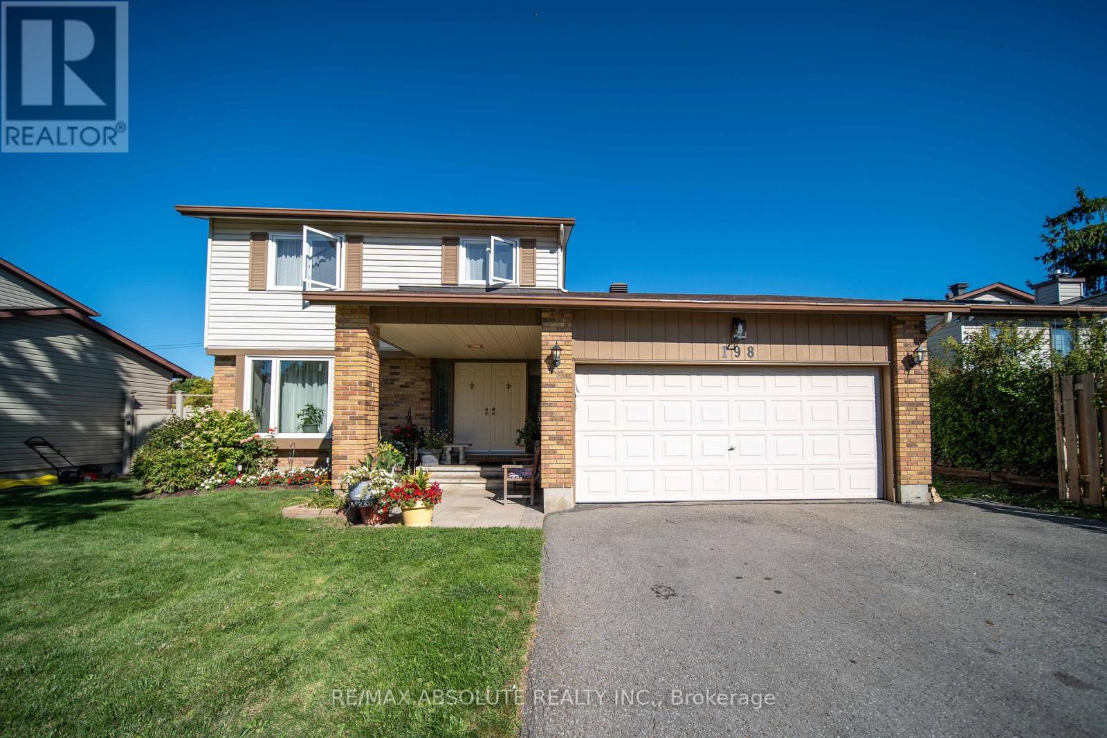198 HOYLAKE CRESCENT, Ottawa, Ontario