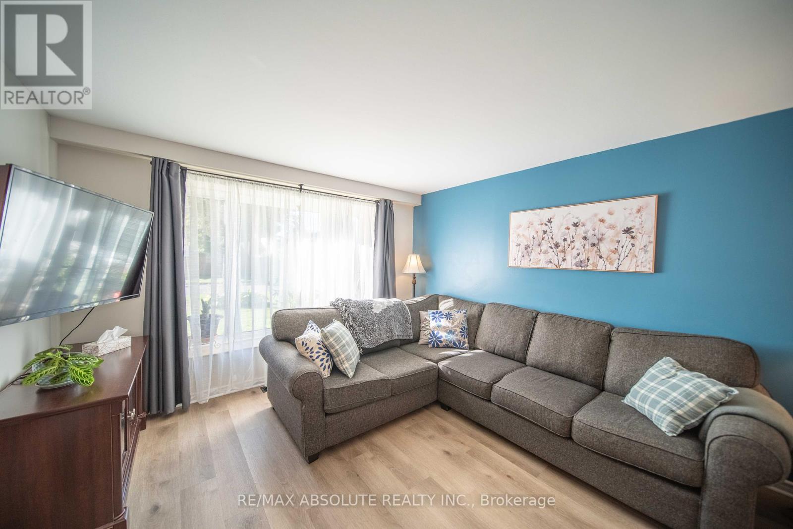 198 Hoylake Crescent, Ottawa, Ontario  K1E 2M8 - Photo 11 - X12406624