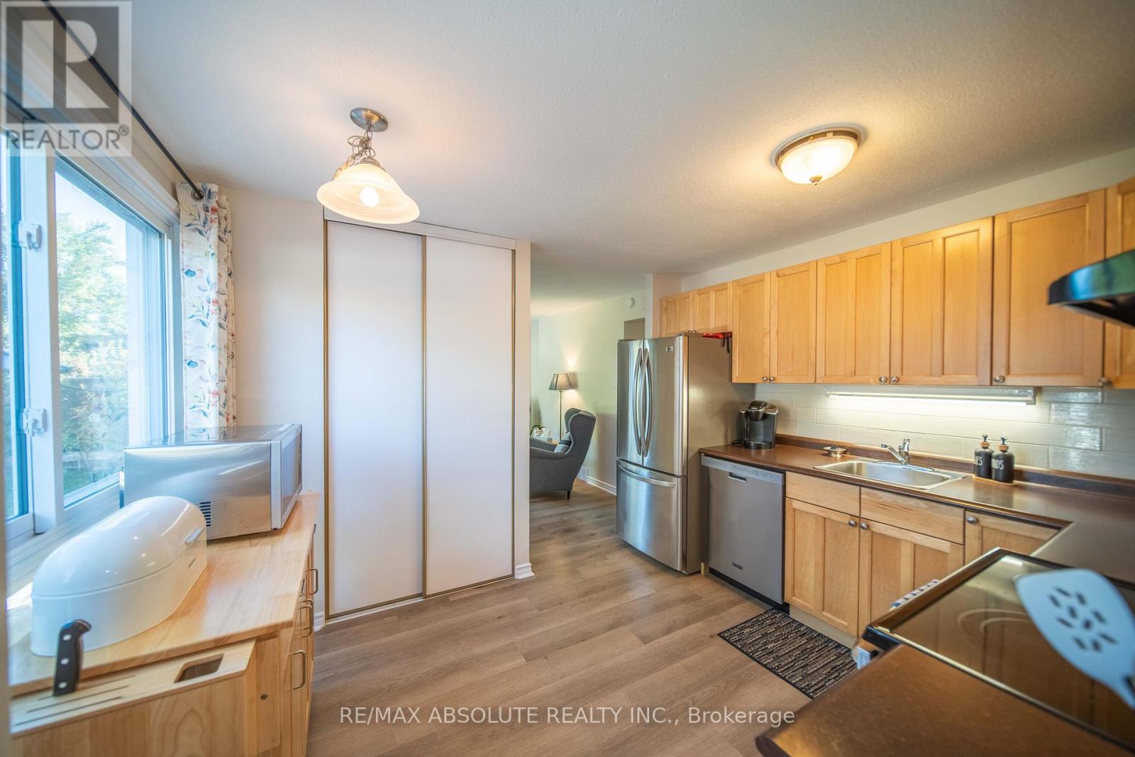198 Hoylake Crescent, Ottawa, Ontario  K1E 2M8 - Photo 14 - X12406624