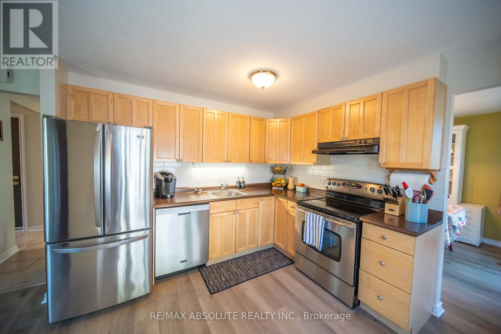 198 Hoylake Crescent, Ottawa, Ontario  K1E 2M8 - Photo 15 - X12406624
