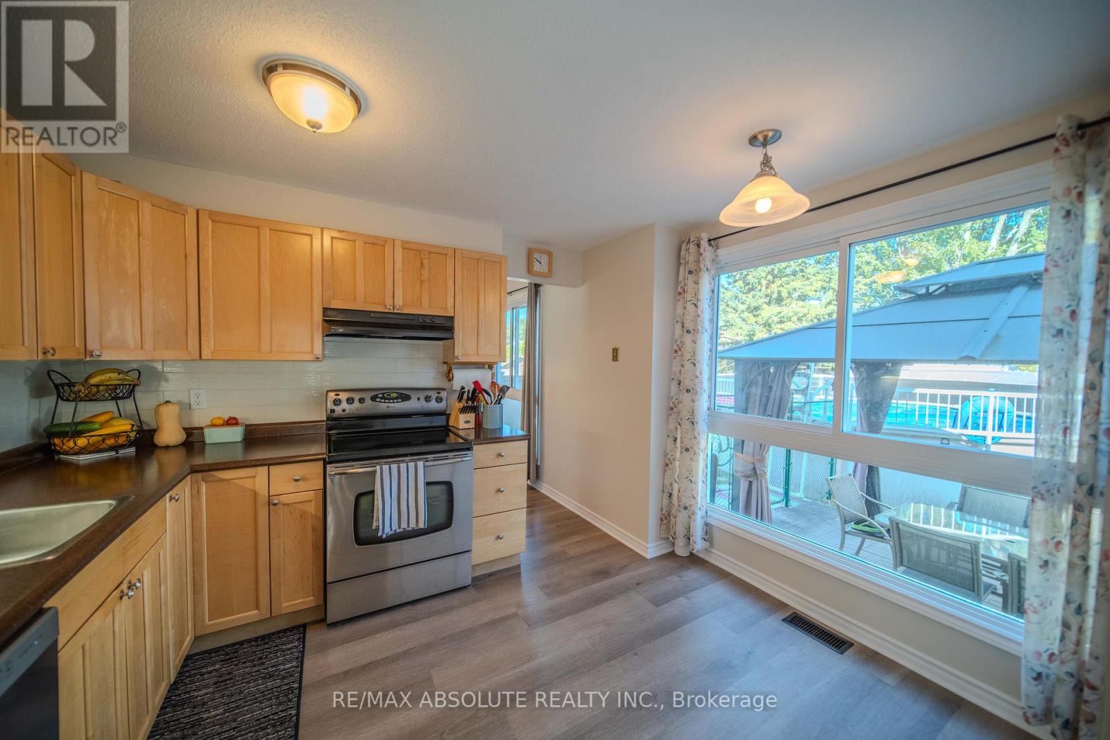 198 Hoylake Crescent, Ottawa, Ontario  K1E 2M8 - Photo 17 - X12406624
