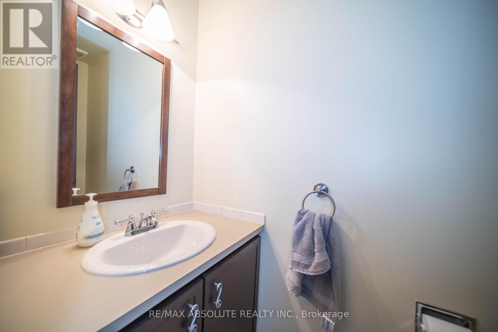 198 Hoylake Crescent, Ottawa, Ontario  K1E 2M8 - Photo 18 - X12406624